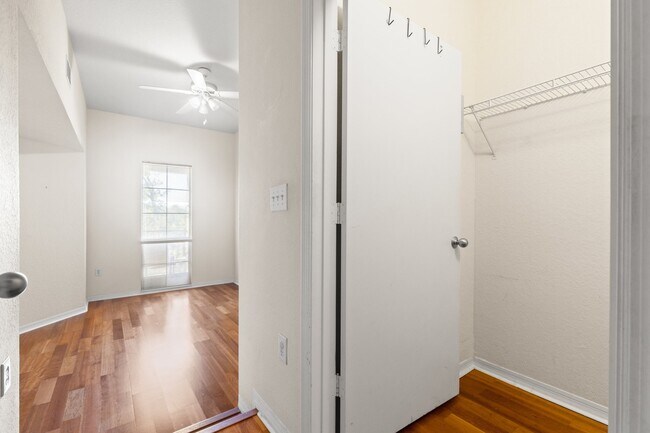 Foto del edificio - 402 S Armenia Ave