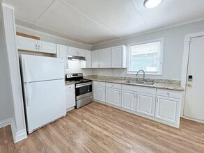 Building Photo - 317 Glenmore Ave