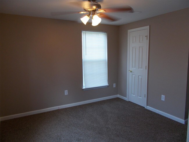 Building Photo - 517 Kern St