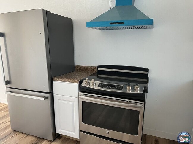 Building Photo - 1108 C.N.Perry Ave