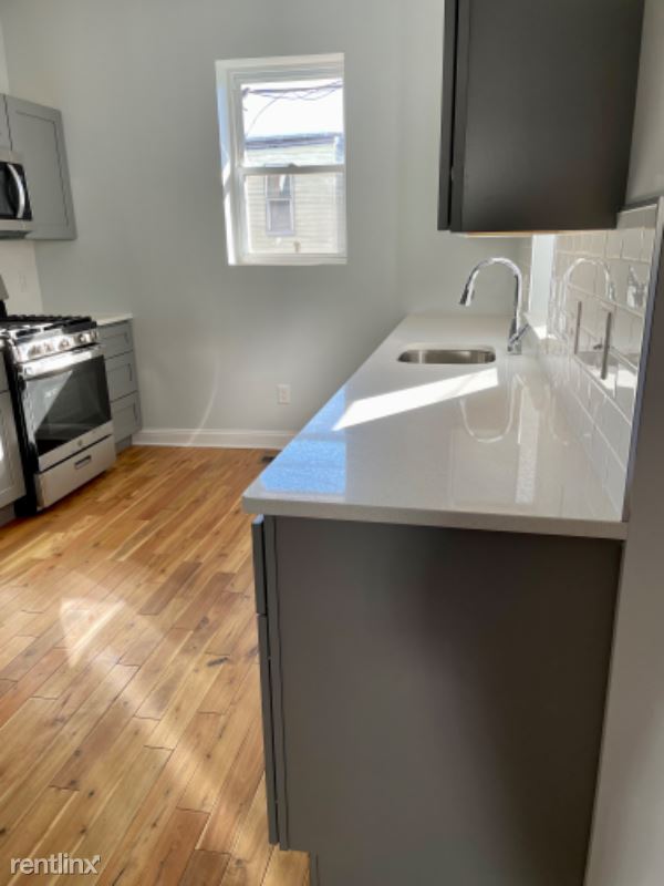 Building Photo - 3 br, 1 bath House - 5626 Hunter St