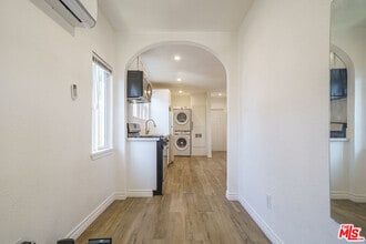 Building Photo - 5347 Fountain Ave