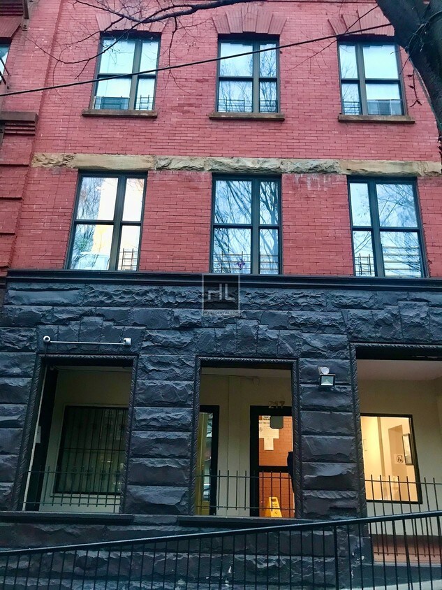 Primary Photo - 217 W 135th St