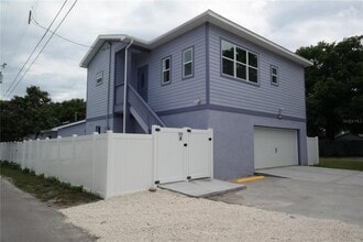 Building Photo - 1025 7th St S