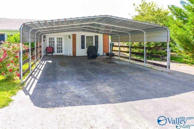 Building Photo - 324 Stephens Rd