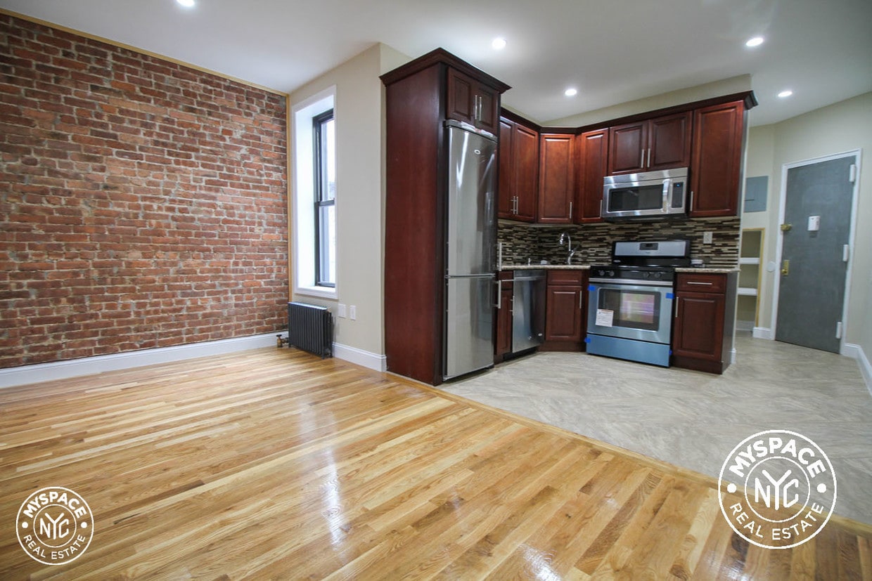 Primary Photo - 330 Lewis Ave