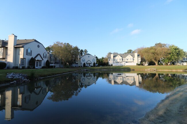 Building Photo - Beautiful 2 Story 2 bedroom 2.5 bath Condo...