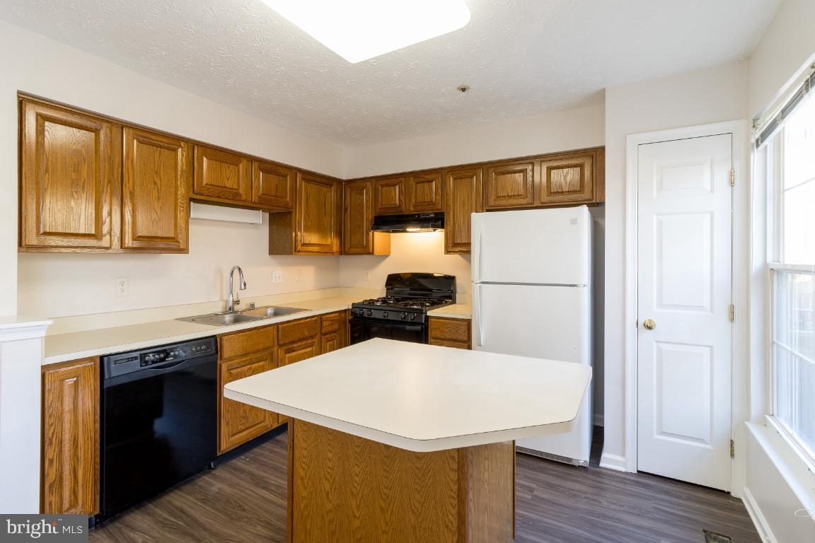 Primary Photo - 150 Foxview Dr