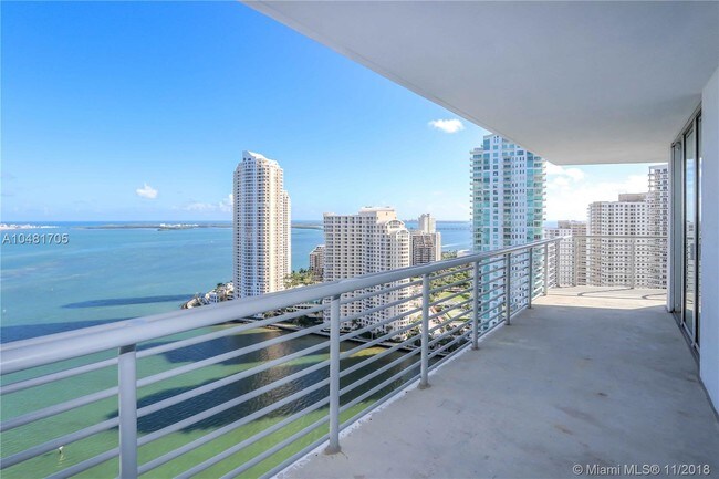 Foto del edificio - 325 S Biscayne Blvd
