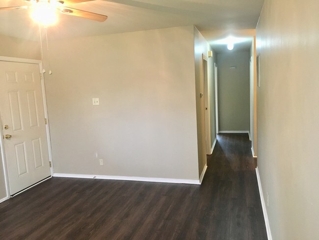 Building Photo - 564 Parkside Dr