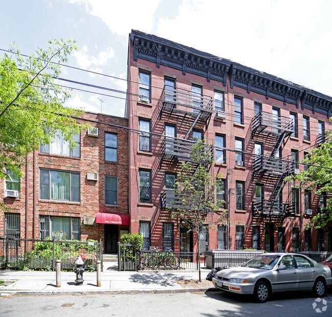 Building Photo - 533 Clinton St