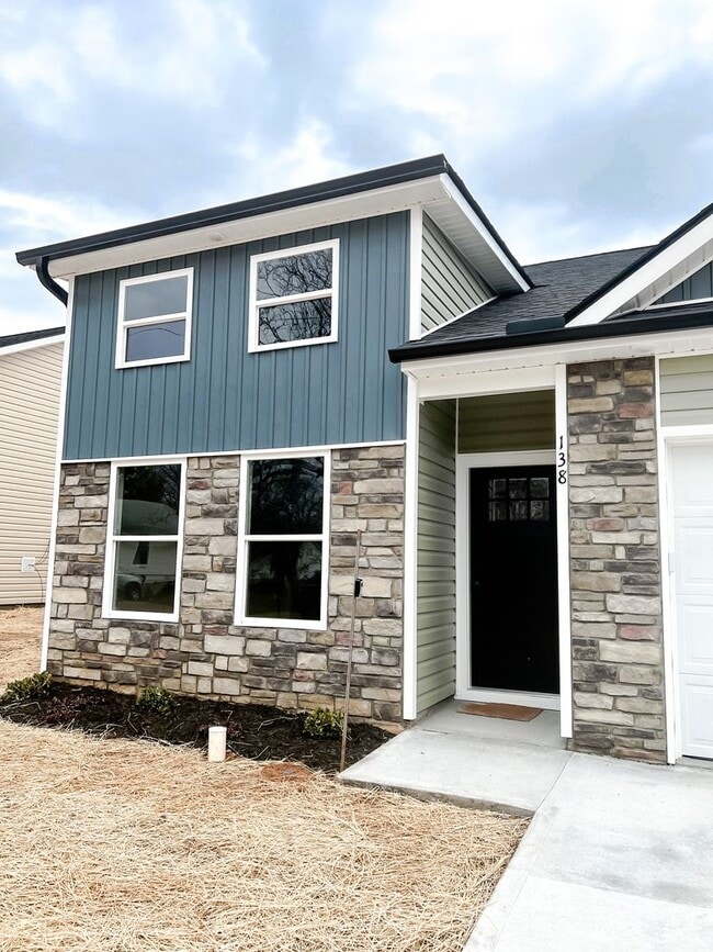 Foto del edificio - 3 Bedroom 2 Full Bath HOUSE with GARAGE