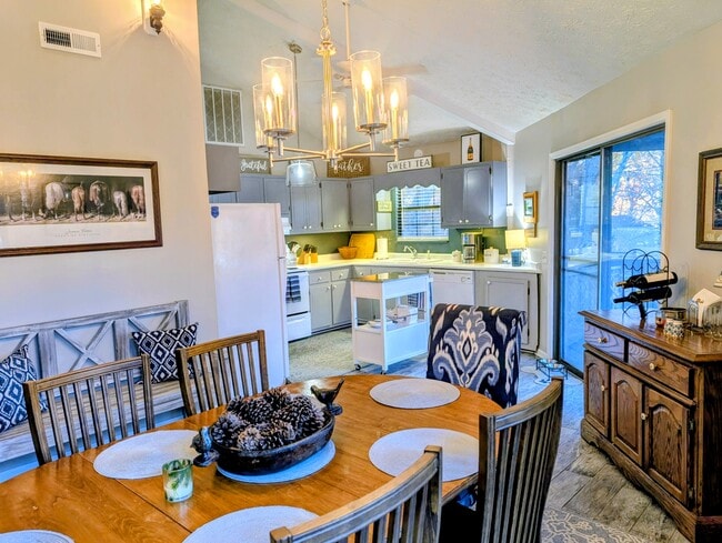 Building Photo - 842 Alpine Dr