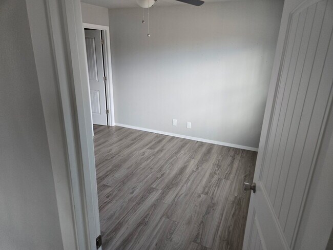 Foto del edificio - 520 S Cedar Ave