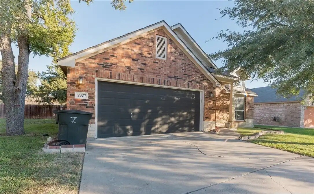 Foto principal - 5907 Drystone Ln
