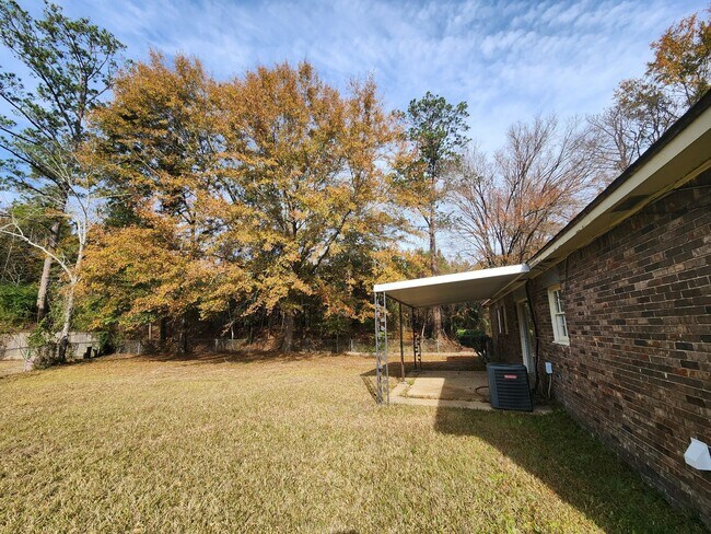 Building Photo - 3 Bedroom 2 Bath Carport on a Corner Lot