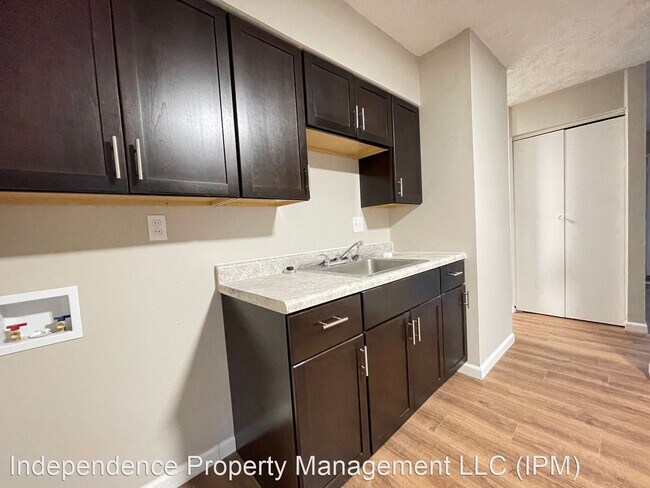 Foto del edificio - 3 br, 1 bath House - 805 Farnam St