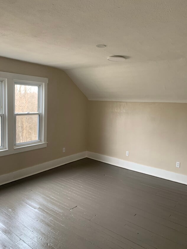 Building Photo - 212 Adelaide Ave