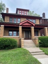 Building Photo - 713 Chalmers St