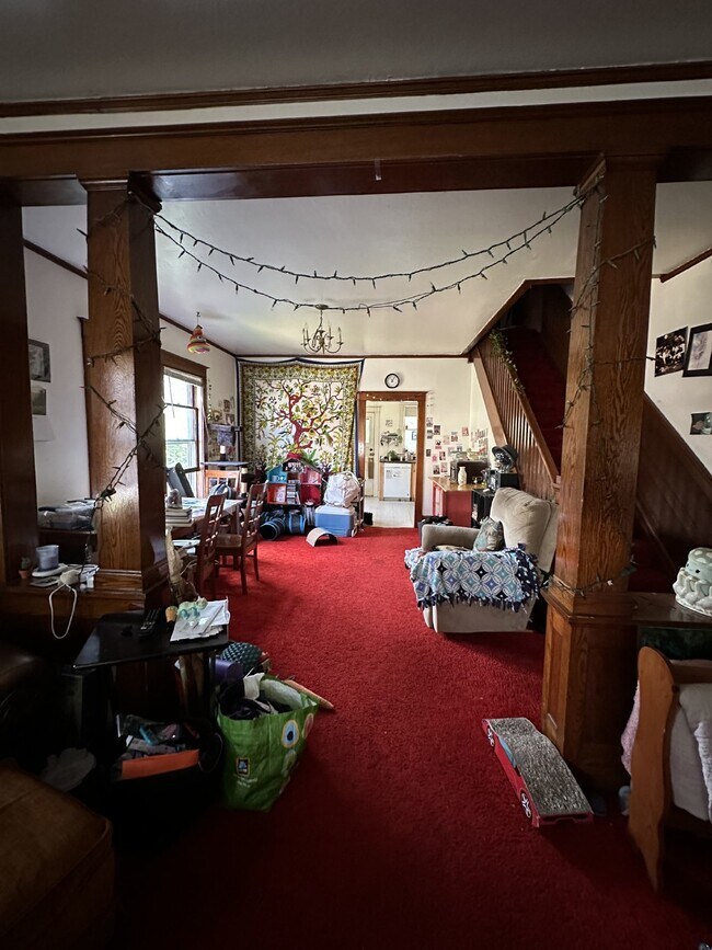 Building Photo - 3 bed 1 bath near UWEC! Available June 1st...