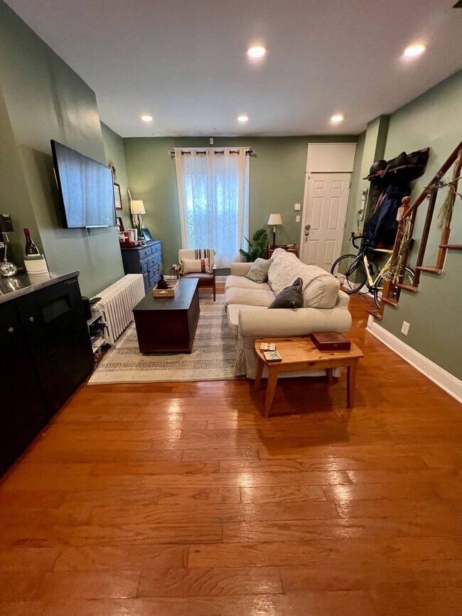 Building Photo - Stunning 3-Bedroom Townhome in Harrowgate!...