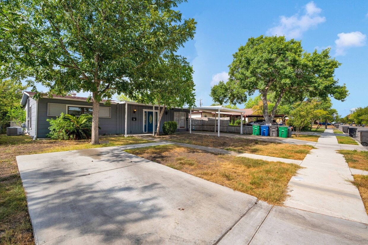 Photo - 310 E Hutchins Pl (San Antonio, TX)