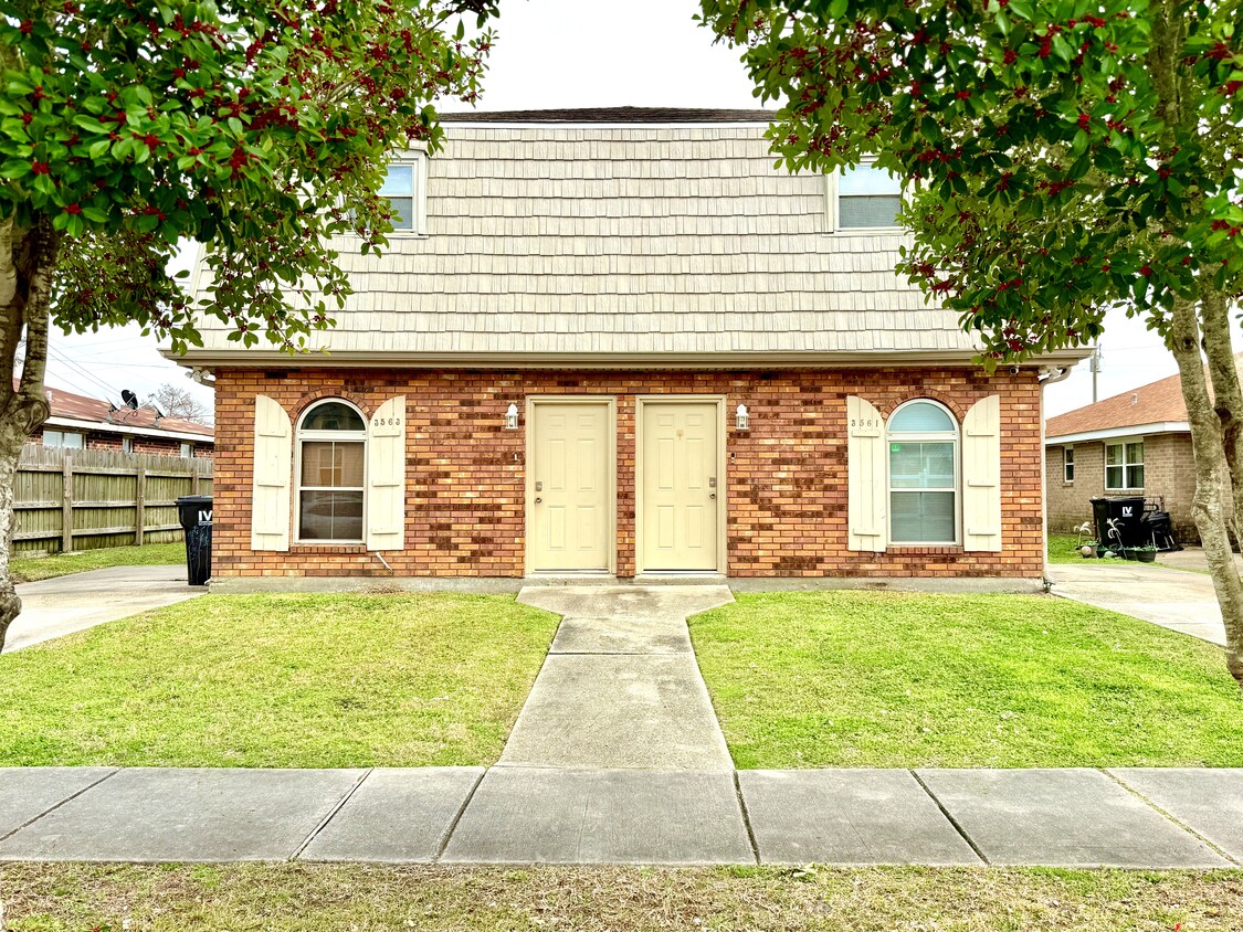 Primary Photo - 3561 Kings Dr