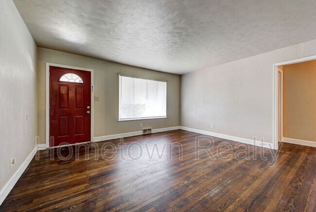 Building Photo - 729 E Bouse Dr