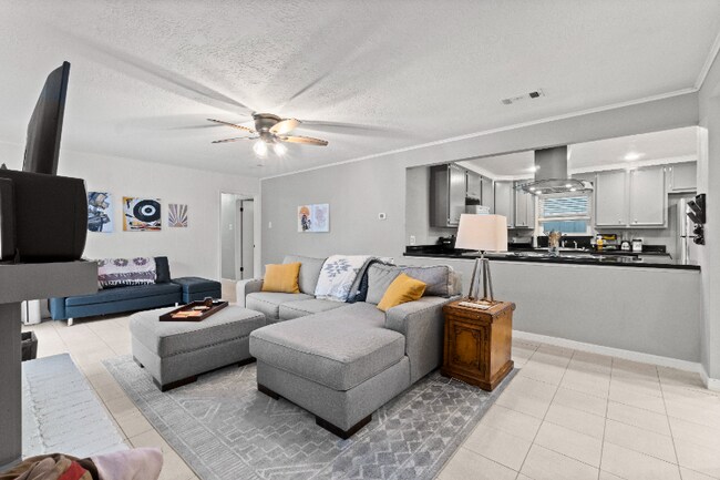 Foto del edificio - 25818 Leafywood Dr