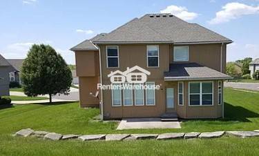 Building Photo - 4 Bed 3.5 Bath In Lees Summit! Available 7...