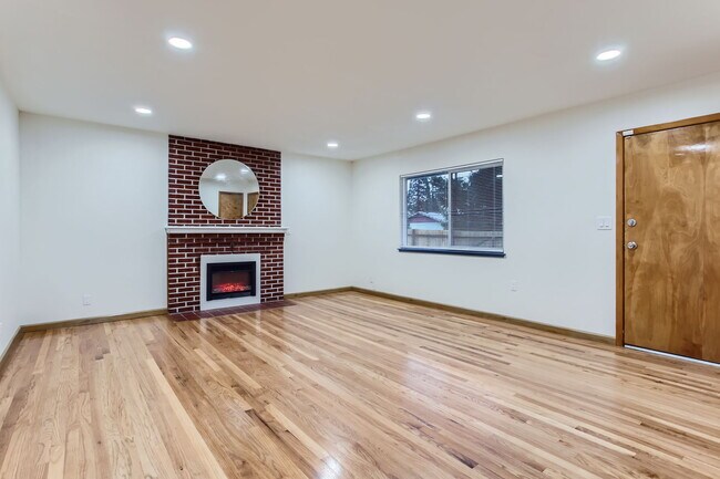 Living Room - 105 NE 151st Ave