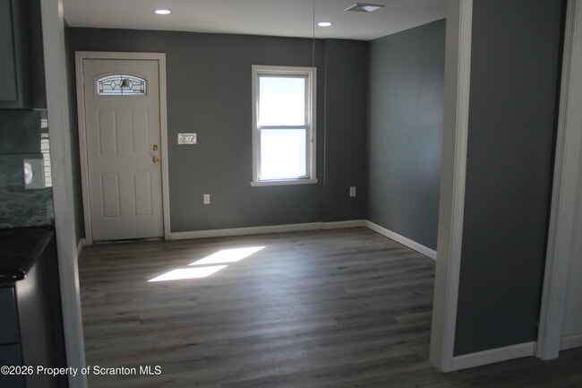 Building Photo - 335 Phelps St