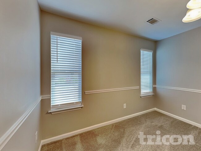 Building Photo - 121 Pristine Dr