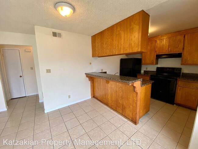 Building Photo - 2 br, 1 bath House - 2920 Peachtree Dr. #1