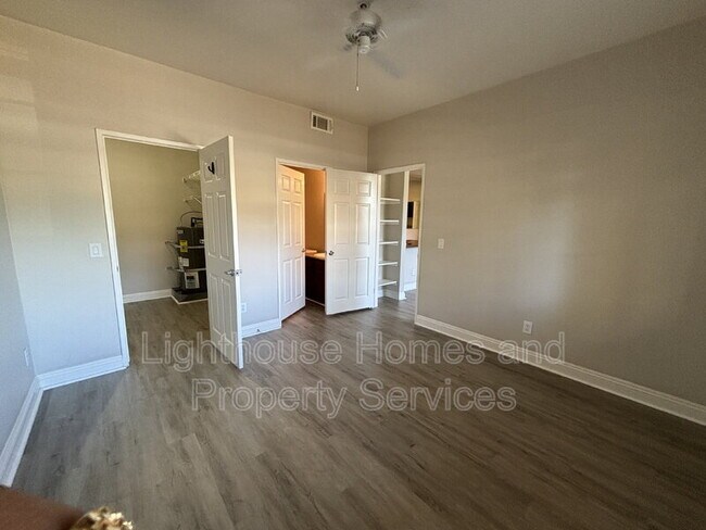 Building Photo - 5122 S Jones Blvd