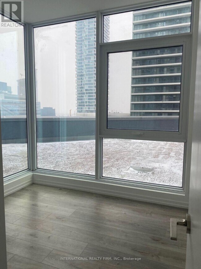 Photo du bâtiment - 1000 Portage Pkwy