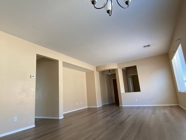 Building Photo - 517 S 115th Dr