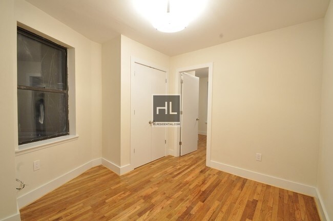 Foto del edificio - 414 W 49th St