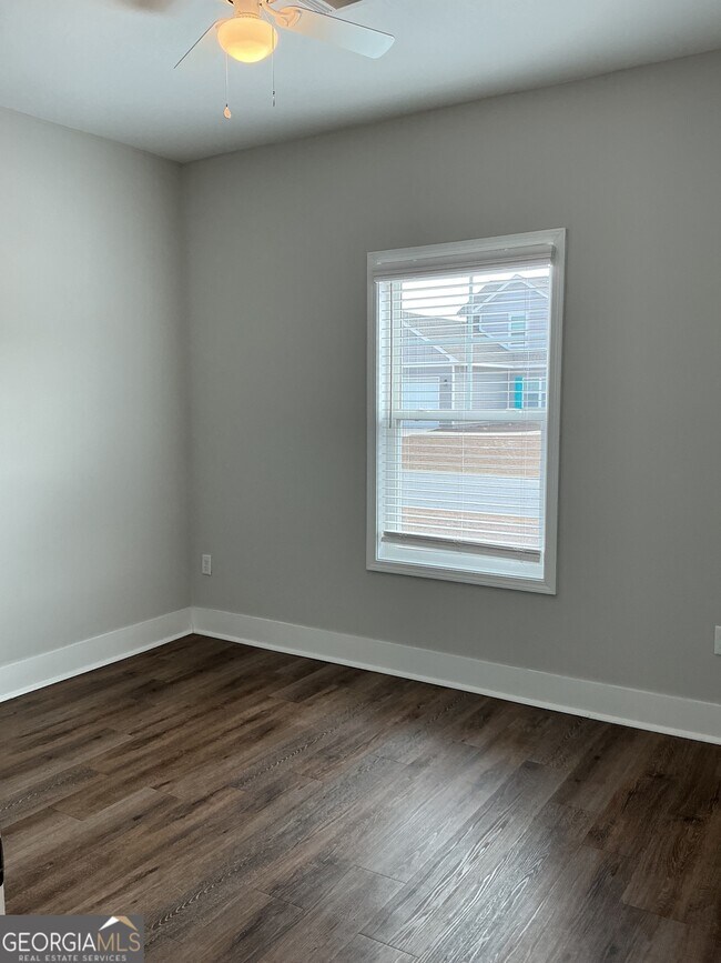 Foto del edificio - 1005 Autumns Wood Cir E