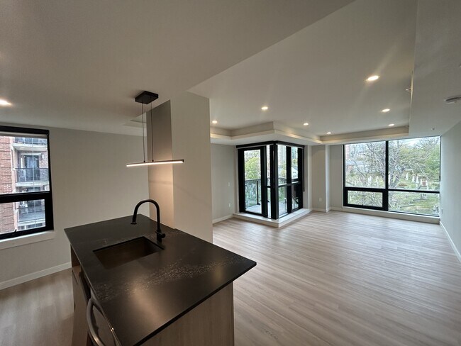 Photo du bâtiment - 5616-5616 South St