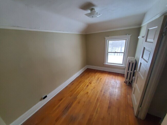 Foto del edificio - AVAILABLE JUNE 2025 - Great 4 Bed, 1 Bath in East Duluth!