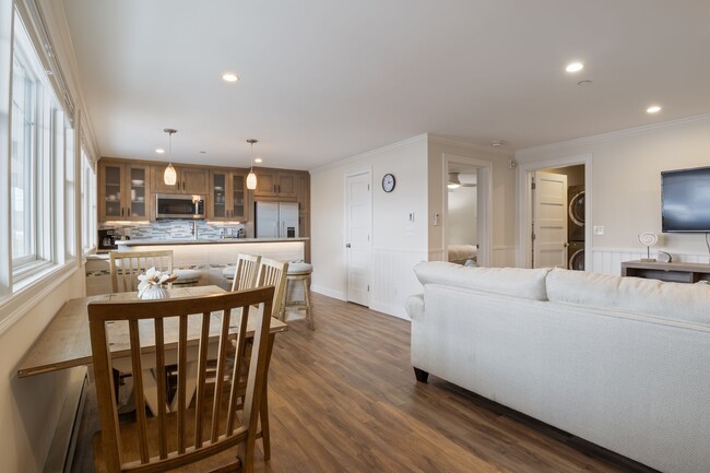 Building Photo - 3 King St