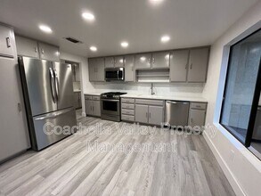 Building Photo - 41682 Aventine Ct