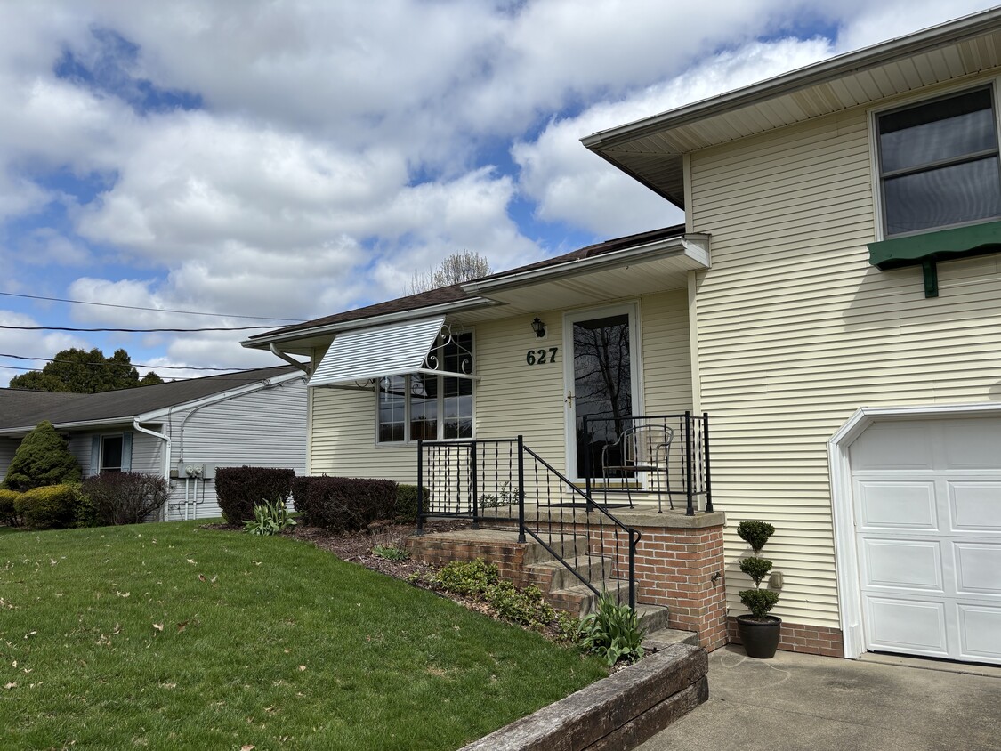 Foto principal - 627 Trease Rd