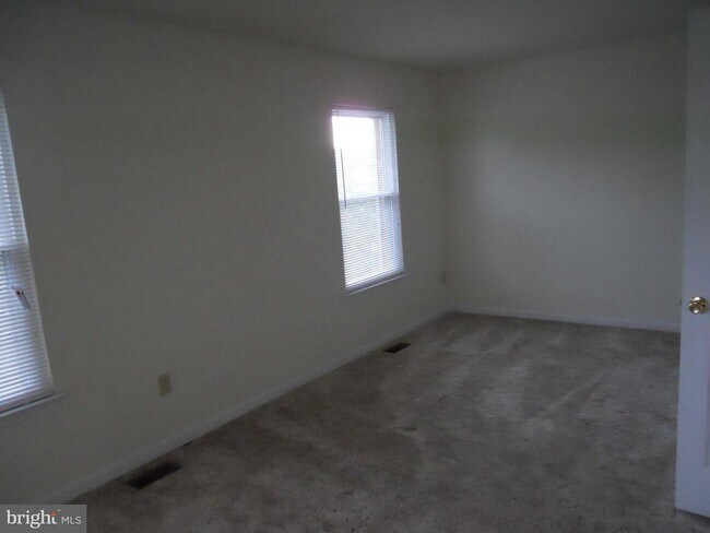 Building Photo - 643 Uniontown Rd