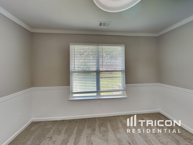 Building Photo - 3131 Berthas Overlook