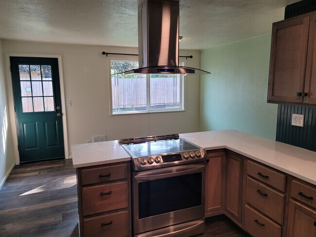 Foto del edificio - 3 Bedroom down the road from Dexter Reserv...