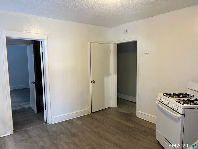 Building Photo - 252 Sisson Ave