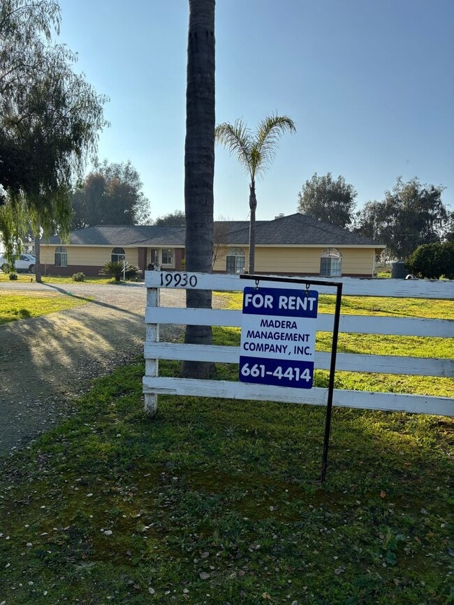 Building Photo - 19930 Oakhill Rd