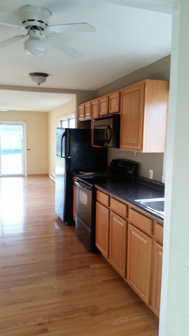 Kitchen - 1118 E Arnold St